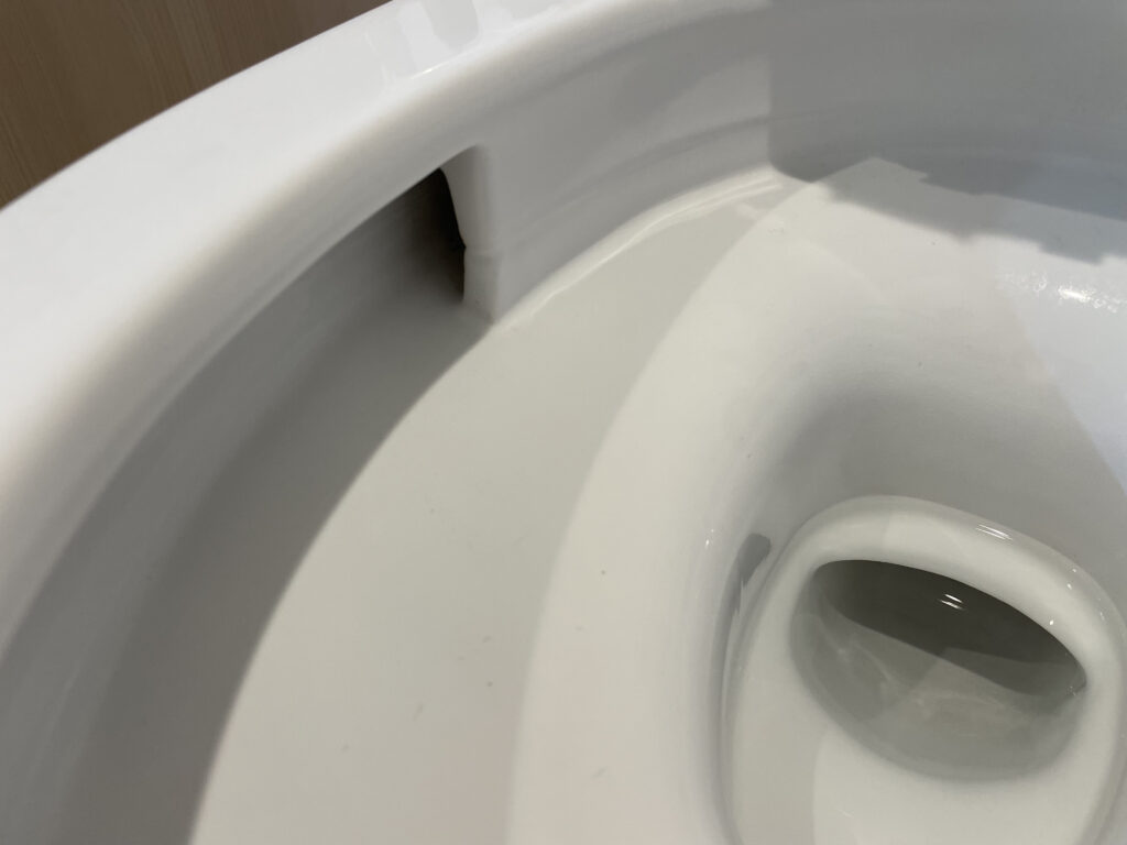 トイレの便器内のリム研磨洗浄後の写真