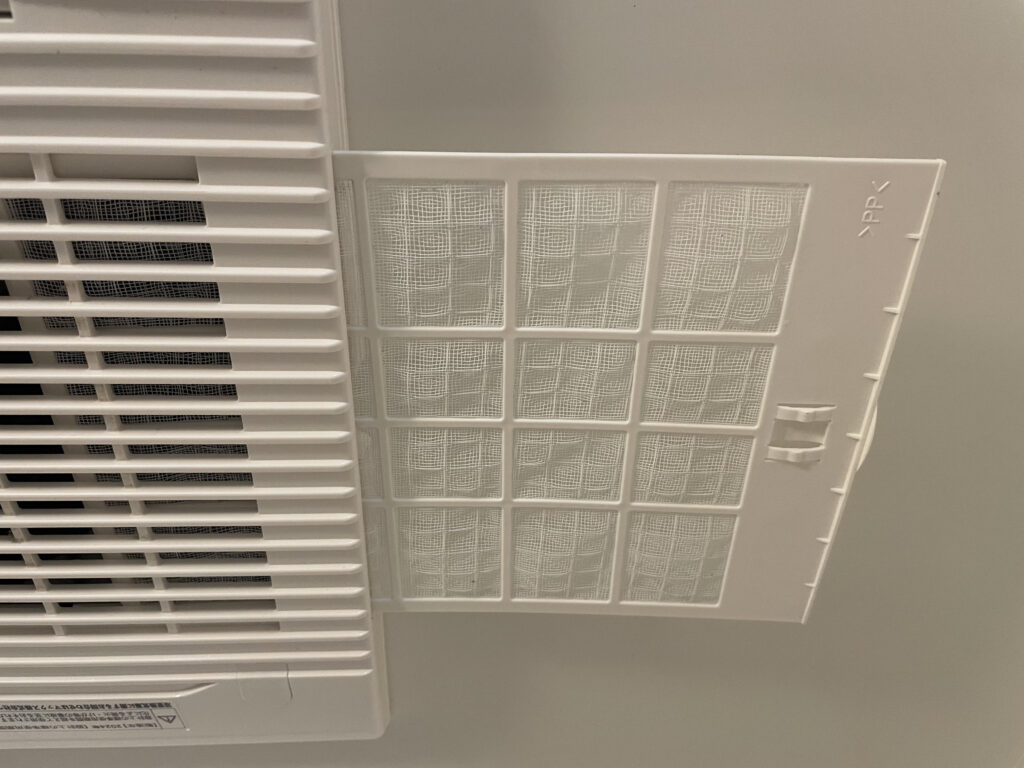 お風呂場換気フィルター洗浄後の写真