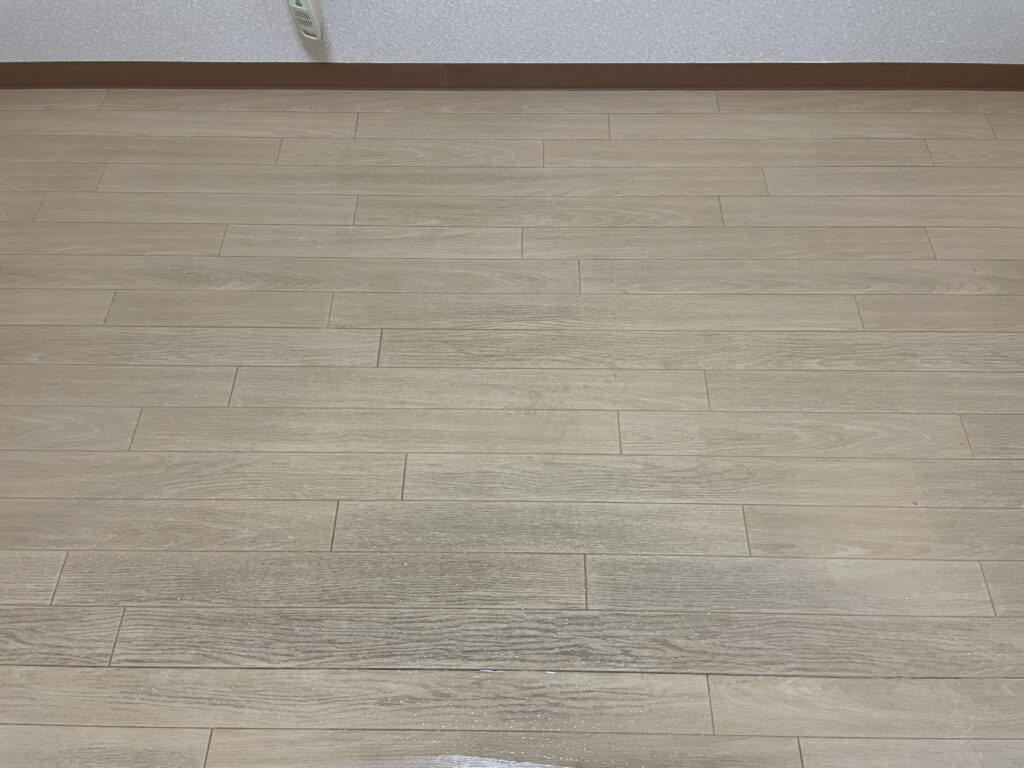 木質フローリングの剥離洗浄前の写真