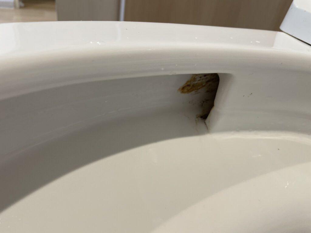 トイレの便器内のリム研磨洗浄前の写真